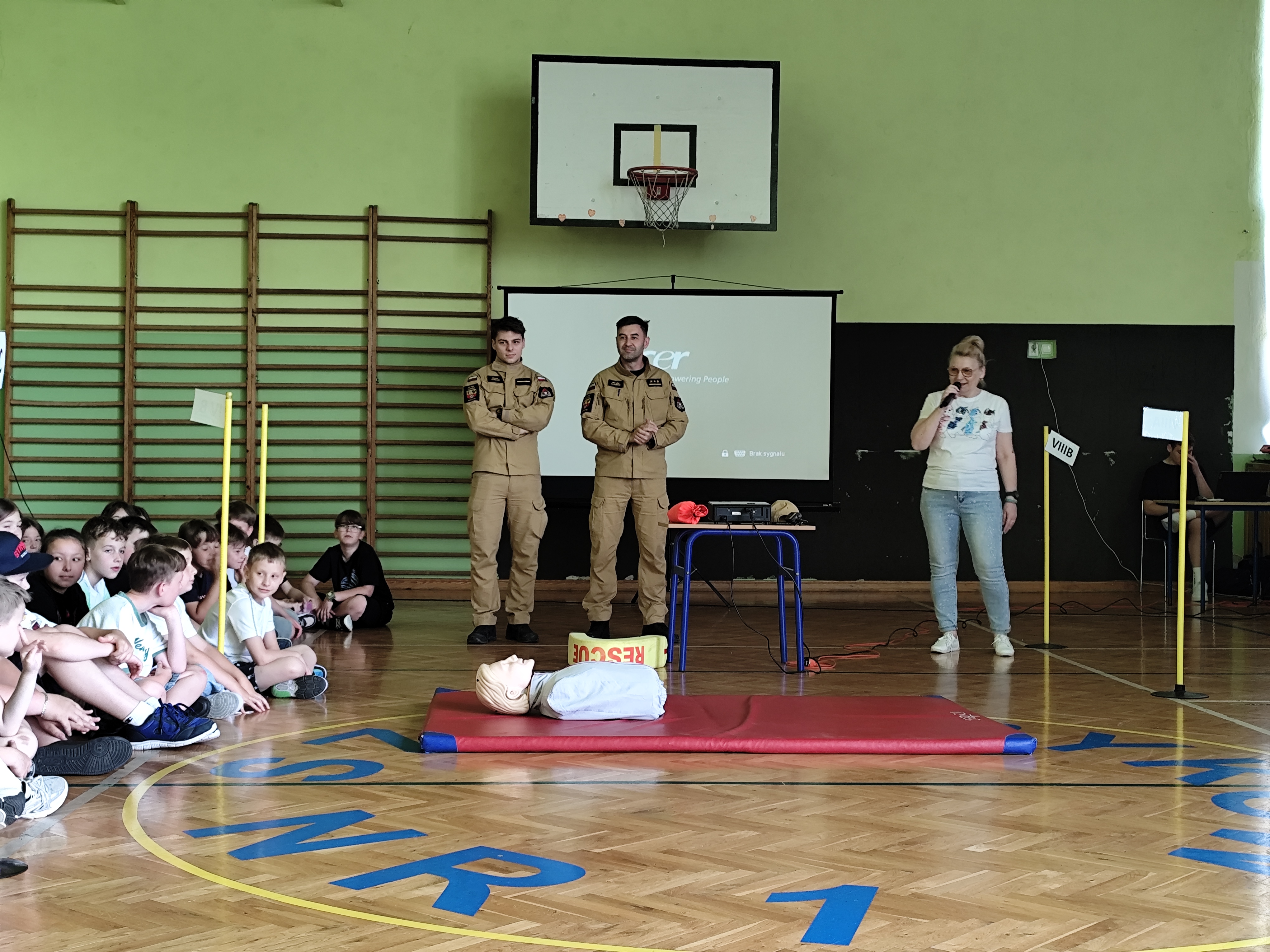 Apel organizacyjno-porządkowy i „Bezpieczne Wakacje” dla klas IV–VIII