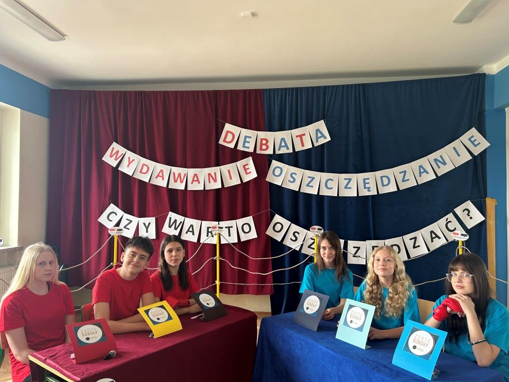 Walka na argumenty o pieniądze – uczniowska debata w ramach projektu „Złote Szkoły NBP”.