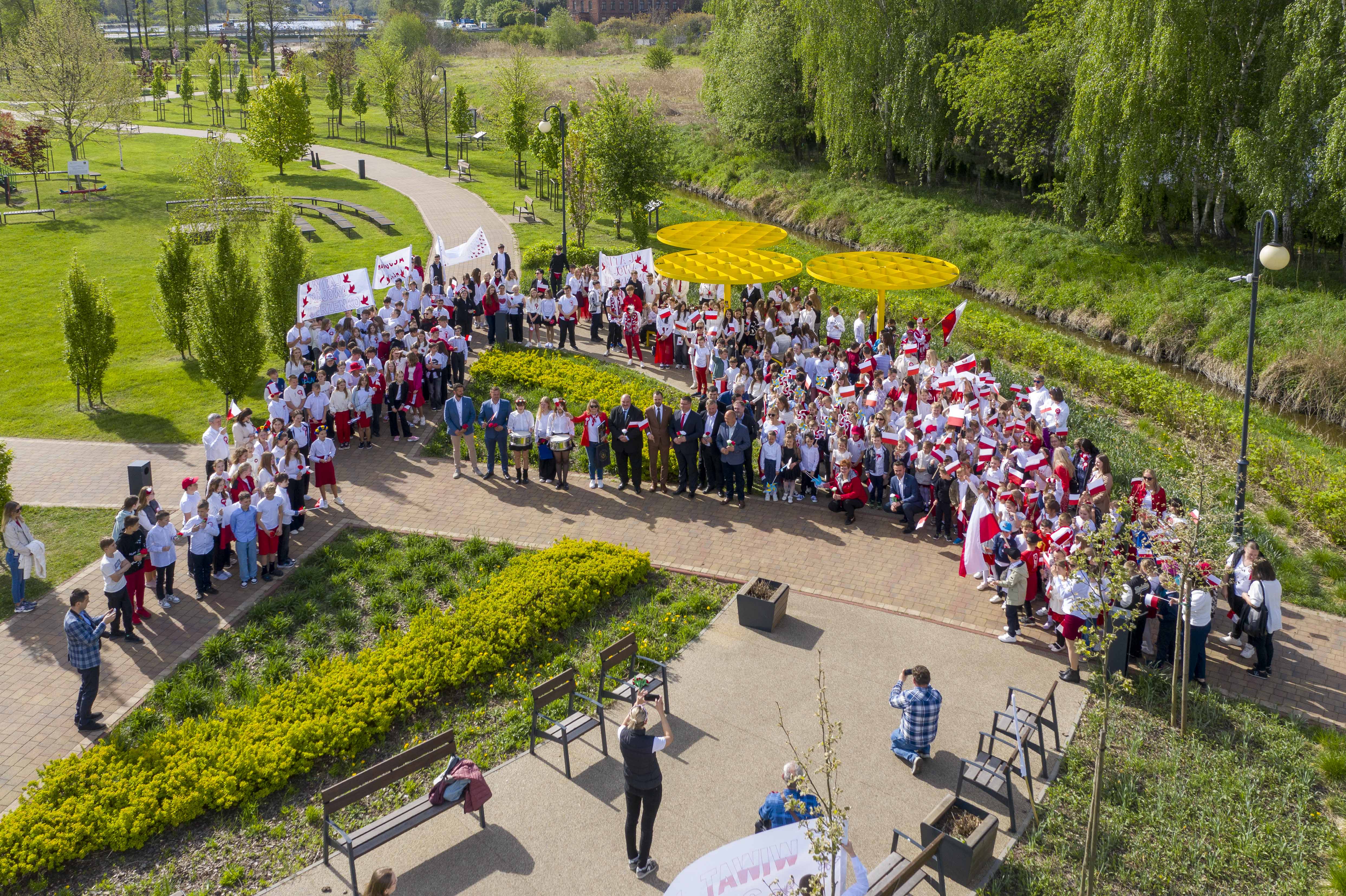 Korowód majowy – radośnie i patriotycznie. 