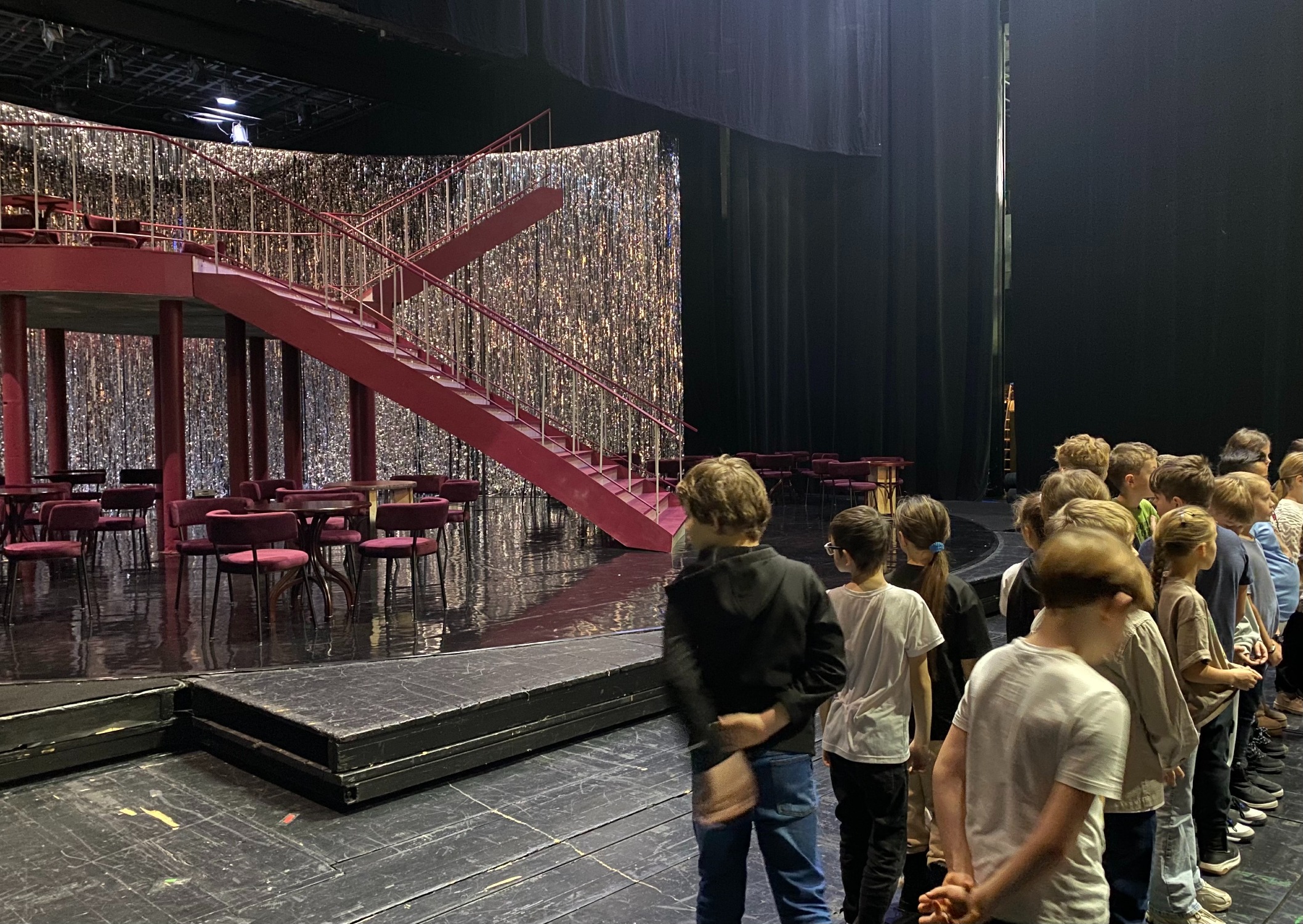 Klasy trzecie za kulisami Teatru Wielkiego w Łodzi