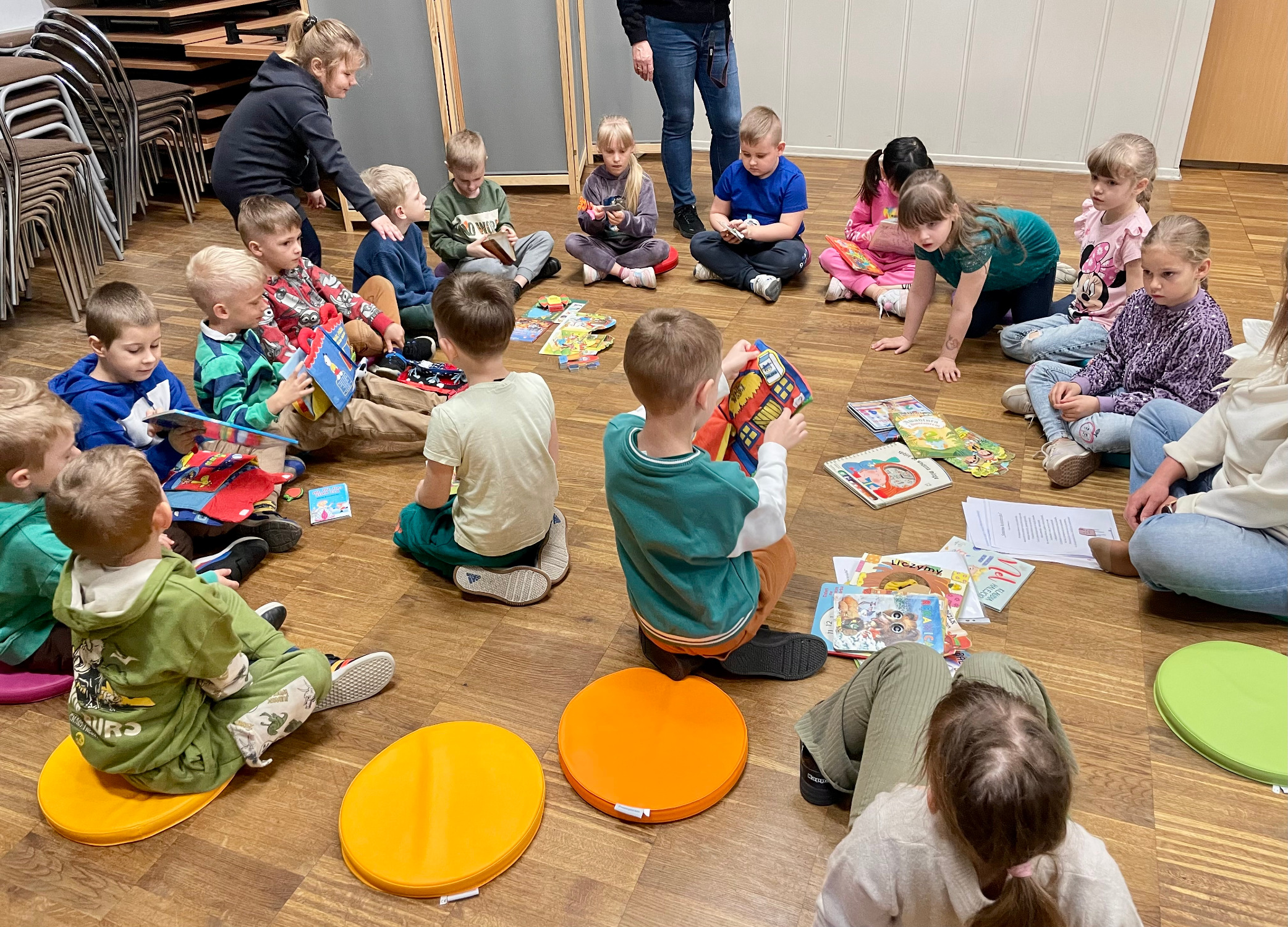 Warsztaty z okazji Światowego Dnia Książki w Gminnej Bibliotece  Publicznej w Strykowie