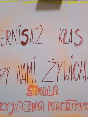 Tytuł wystawy Między nami żywiołami. Tytuł wystawy Między nami żywiołami.