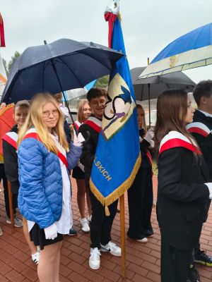 Przygotowania pocztu szandarowego przed uroczystością