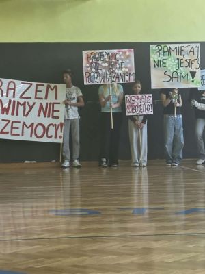 hasła nawołujące do szanowania, a nie hejtowania