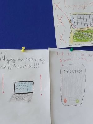 ulotki informacyjne przygotowane przez uczni&oacute;w