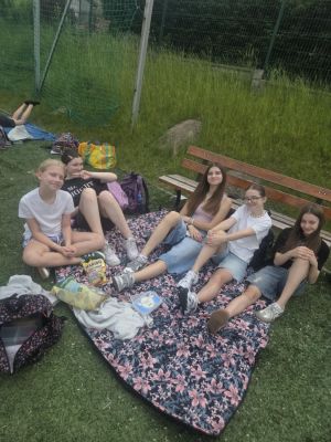 Uczniowie podczas pikniku. Uczniowie podczas pikniku.
