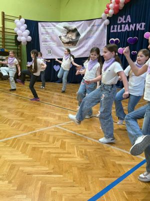 Taniec uczni&oacute;w klasy 2a.