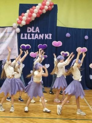 Taniec uczni&oacute;w klasy 3a.