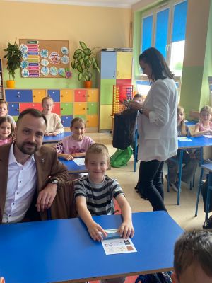 Burmistrz Strykowa, pan Piotr Ślęzak, gościem na lekcji w klasie 2a Burmistrz Strykowa, pan Piotr Ślęzak, gościem na lekcji w klasie 2a