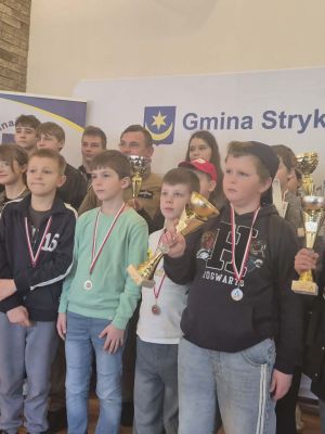 Laureaci i uczestnicy Gminnych Eliminacji Turnieju &bdquo;Młodzież Zapobiega Pożarom&rdquo;.