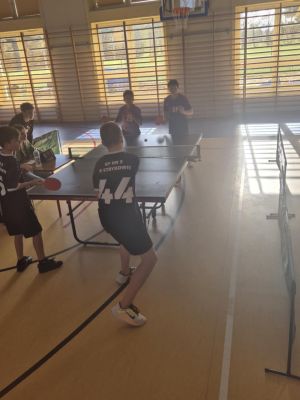 Mecz deblowy naszych chłopc&oacute;w z rywalami ze Szkoły Podstawowej w Dobrej.