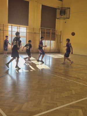 Mecz o I miejsce w grupie pomiędzy SP z Dobrej a drużyną SP nr 2 w Strykowie.