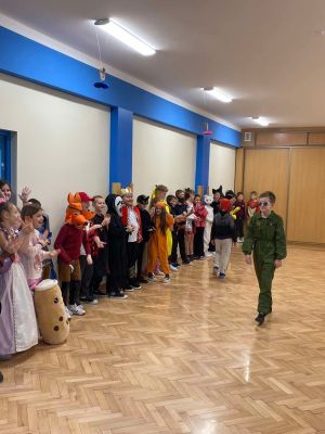 Zabawy karnawałowe uczniów.