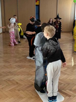 Zabawy karnawałowe uczniów.