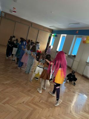 Zabawy karnawałowe uczniów.