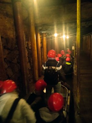 Podziemne spacery i płyniecie ł&oacute;dkami