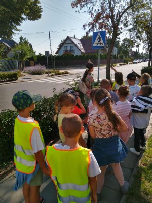 Pierwszaki w drodze na skrzyżowanie