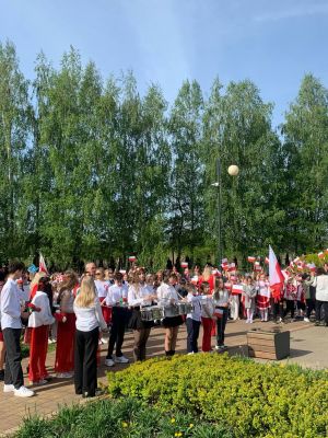 15 spiewanie piosenki patriotycznej 15 spiewanie piosenki patriotycznej