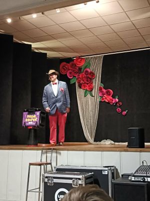 Iluzjonista komediowy - Kacper Magik.