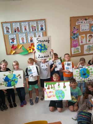 Tw&oacute;rcze obchody Dnia Sprzątania Świata w klasie 2c.