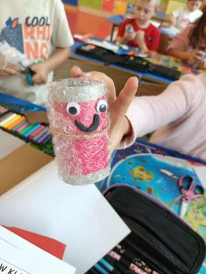 Tw&oacute;rcze obchody Dnia Sprzątania Świata w klasie 1a.