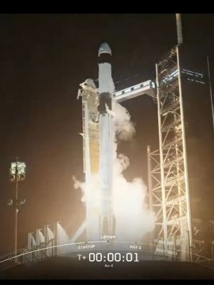 Start rakiety Falcon 9 z Polakiem Sławojem Uznańskim-Wiśniewskim na pokładzie Start rakiety Falcon 9 z Polakiem Sławojem Uznańskim-Wiśniewskim na pokładzie
