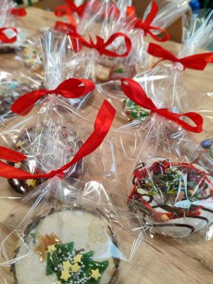 Świąteczne pierniki gotowe - klasa 2a w akcji.