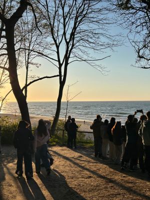 Przywitanie z morzem - zachód słońca na plaży w Jastrzębiej Górze. Przywitanie z morzem - zachód słońca na plaży w Jastrzębiej Górze.