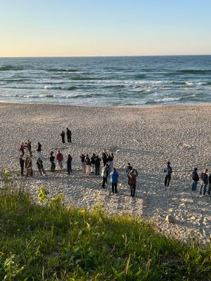 Przywitanie z morzem - zachód słońca na plaży w Jastrzębiej Górze. Przywitanie z morzem - zachód słońca na plaży w Jastrzębiej Górze.