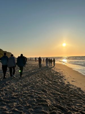 Przywitanie z morzem - zachód słońca na plaży w Jastrzębiej Górze. Przywitanie z morzem - zachód słońca na plaży w Jastrzębiej Górze.