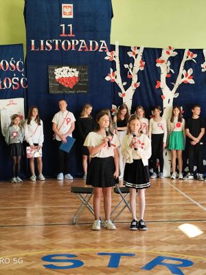 Społeczność szkolna świętuje 11 listopada