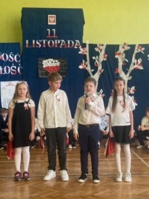 Święto Niepodległości - wierszy przez uczni&oacute;w klas trzecich