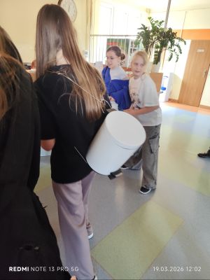 Kreatywność naszych uczni&oacute;w nie zna granic. Nietypowe alternatywa dla codziennych plecak&oacute;w.