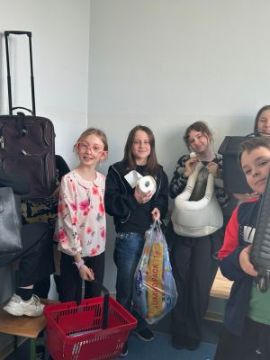 Kreatywność naszych uczni&oacute;w nie zna granic. Nietypowe alternatywa dla codziennych plecak&oacute;w.