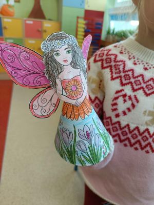 Uczniowie klasy 1a witają wiosnę.