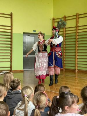Pokaz tańca w wykonaniu zaproszonych tancerzy