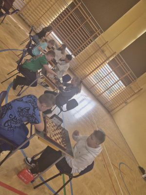 Pojedynek z rywalami ze Szkoły Podstawowej w Bratoszewicach.