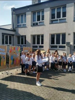 Pani Dyrektor wita wszystkich w nowym roku szkolnym.