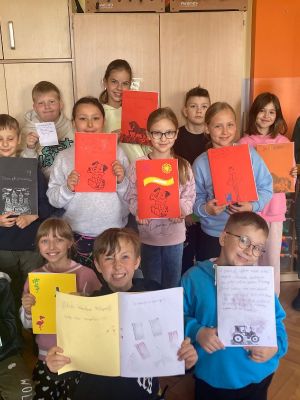 Uczniowie klas trzecich podczas warsztatów drukarskich. Uczniowie klas trzecich podczas warsztatów drukarskich.