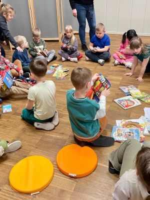 Oddział przedszkolny na warsztatch w Gminnej Bibliotece Oddział przedszkolny na warsztatch w Gminnej Bibliotece