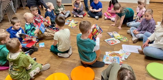 Warsztaty z okazji Światowego Dnia Książki w Gminnej Bibliotece  Publicznej w Strykowie