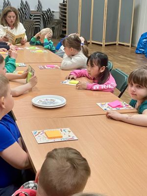 Oddział przedszkolny na warsztatch w Gminnej Bibliotece Oddział przedszkolny na warsztatch w Gminnej Bibliotece