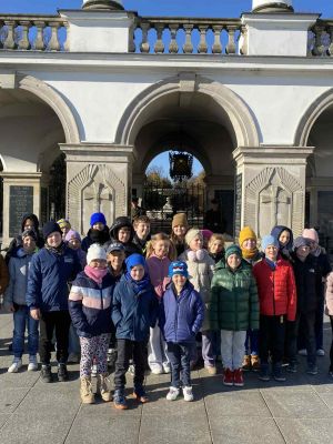 Wsp&oacute;lne zdjęcie przed Grobem Nieznanego Żołnierza w Warszawie.