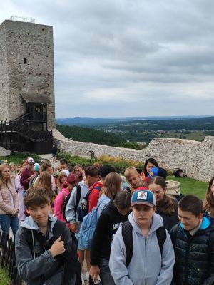 Piątoklasiści na zamku w Chęcinach. Piątoklasiści na zamku w Chęcinach.