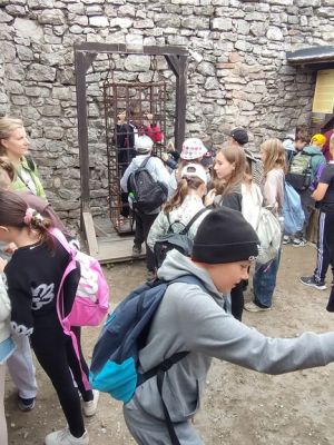 Wizyta w sali tortur średniowiecznych Wizyta w sali tortur średniowiecznych