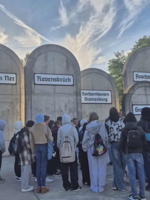 Stacja Radegast &ndash; symboliczne miejsce upamiętniające ofiary Holokaustu.