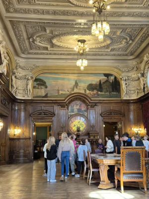 Z wizytą w Wielkiej Sali Jadalnej w w Pałacu Karola Poznańskiego.