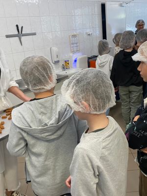 Degustacja świeżych „krówek” Degustacja świeżych „krówek”