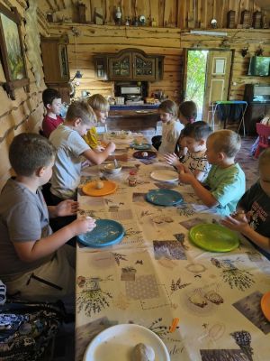 Uczniowie klas trzecich na warsztatach Od ziarenka do bochenka.