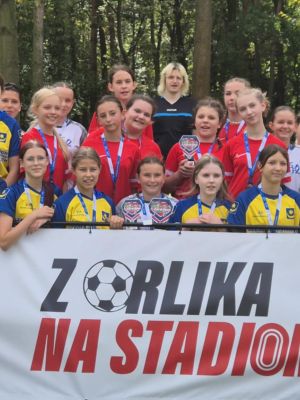 Drużyna biorące udział w zawodach zorganiozwanych w Szkole Podstawowej w Bratoszewicach.